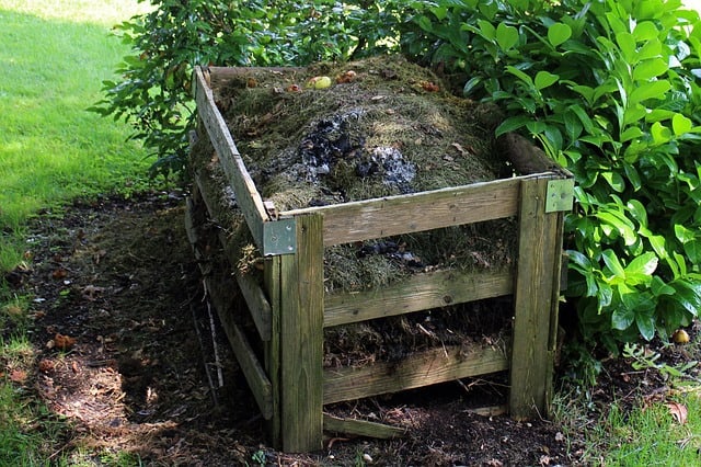 constructing your own garden compost bin